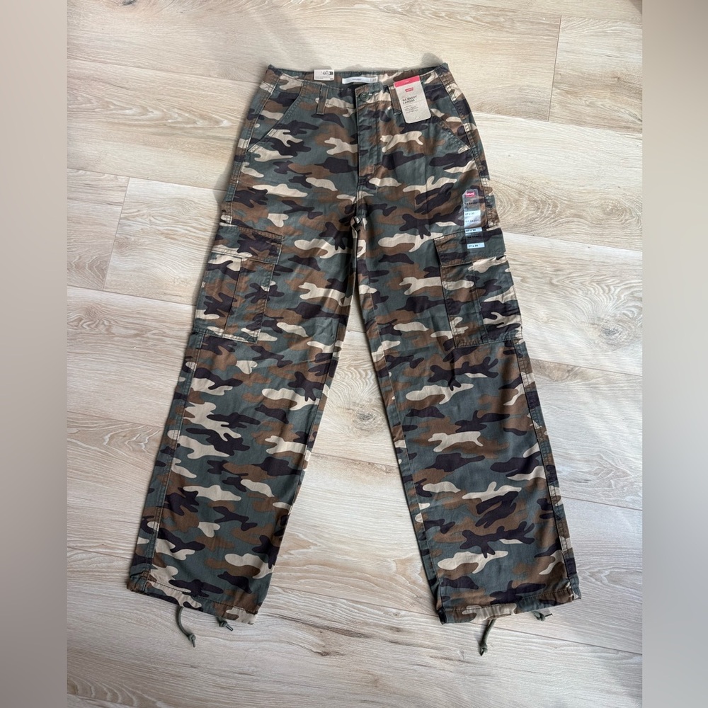 Levi’s Women’s ’94 Baggy Cargo Pants Camo 27x30 Mid Rise 100% Cotton NWT